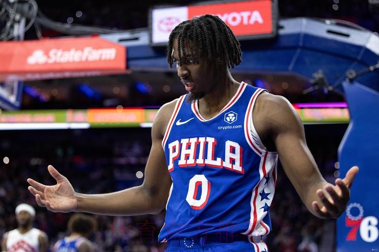 马克西是自2010年艾弗森以来，首位入选首发阵容的76人后卫